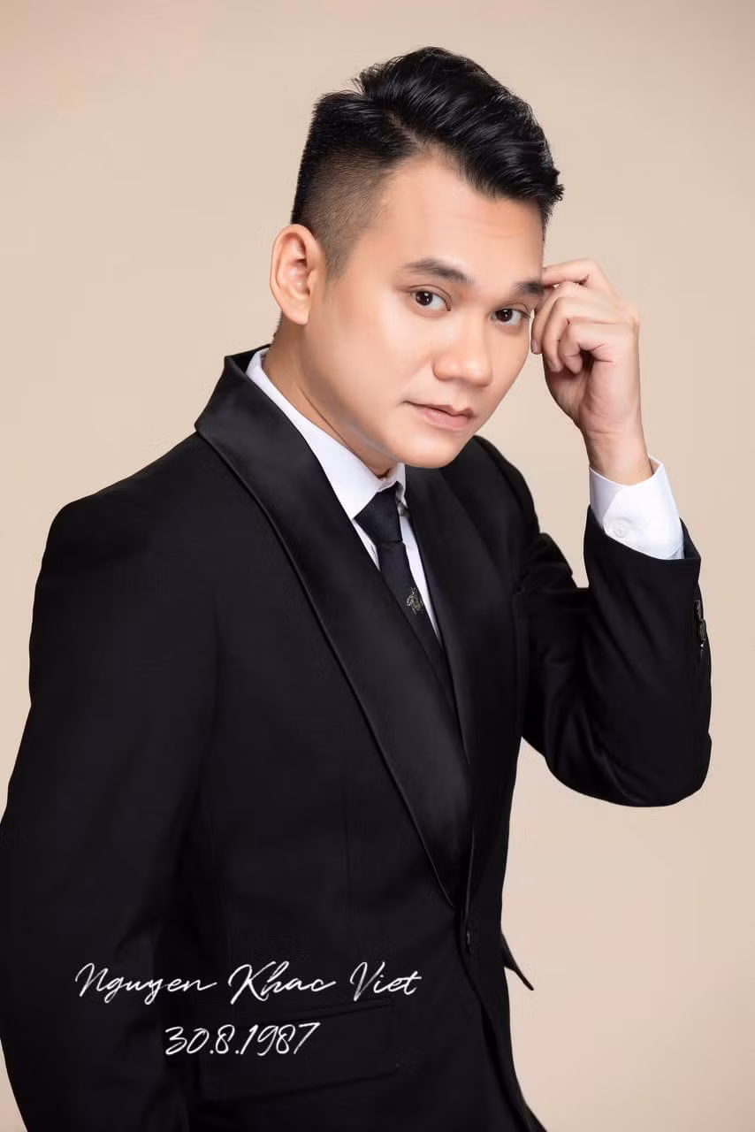 Khắc Việt là một trong những giọng ca lâu năm của showbiz Việt. Sau nhiều năm hoạt động nghệ thuật, Khắc Việt đã trở thành "đại gia ngầm" trong showbiz Việt khi sở hữu khối tài sản "đáng nể". Ảnh: FB Khắc Việt Singer