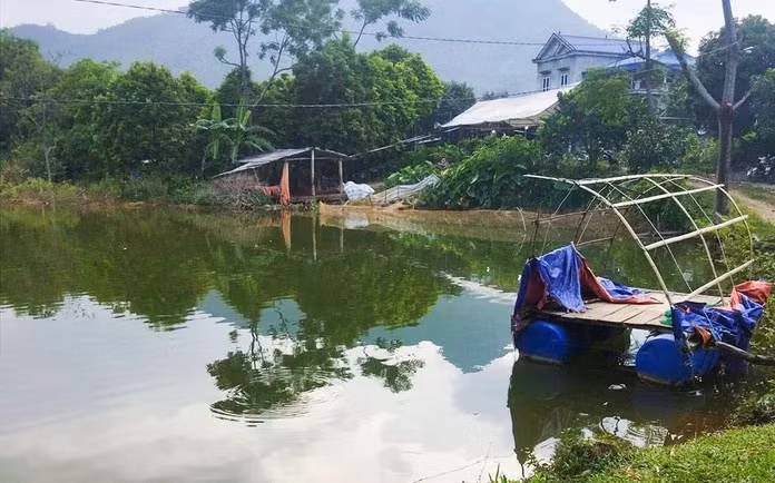 Ong ba di chan trau, 2 anh em ruot o nha nga xuong ao tu vong