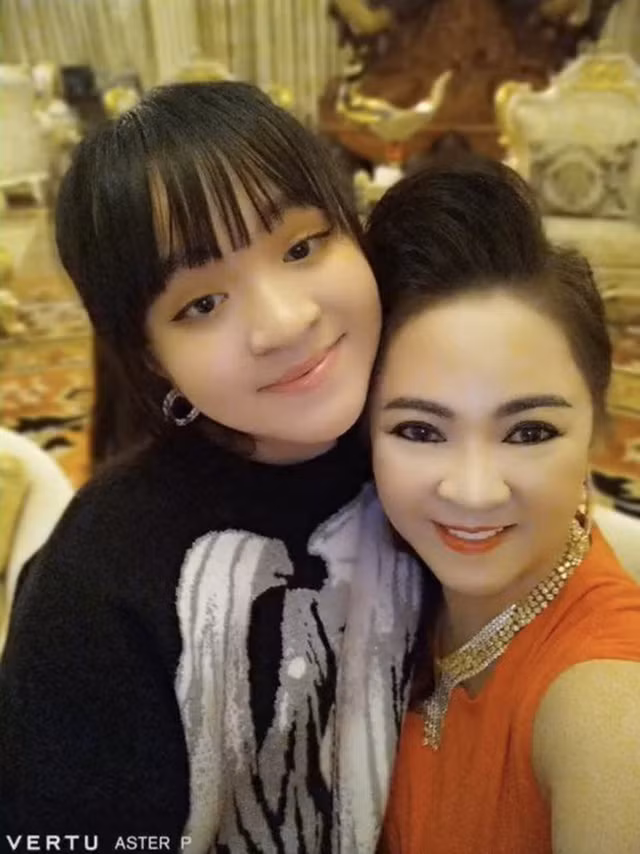 Nữ đại gia Phương Hằng cho biết có 7 căn nhà trên đường Ngô Đức Kế. Đây là khu "đất vàng" của thành phố. Trong số những căn nhà trên đường Ngô Đức Kế thì có biệt thự của con gái riêng bà Phương Hằng Natalie. Ảnh: Bestie
