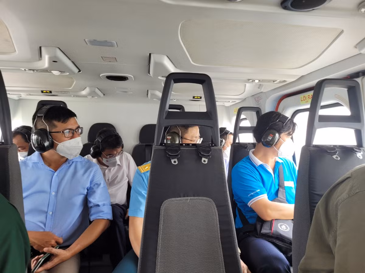 Các chuyến bay đầu tiên dịp 30/4 đang được nhiều doanh nghiệp áp dụng giá ưu đãi dao động từ 4 - 5 triệu đồng/khách cho 40 phút bay. Ảnh: Báo tin tức