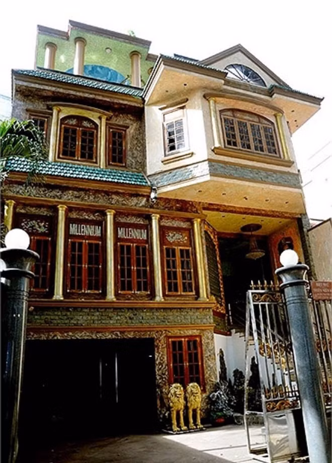 Ngọc Sơn hiện sống trong căn biệt thự dát vàng trăm tỷ đồng trên đất vàng ở quận 1, TP.HCM. Ảnh: Internet