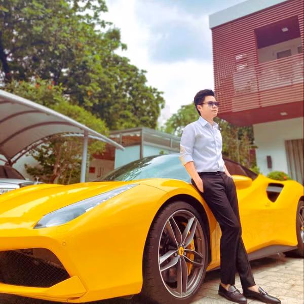 Bên cạnh đó, thiếu gia Sài thành còn đồng sở hữu nhiều doanh nghiệp khác. Ảnh: FBNV