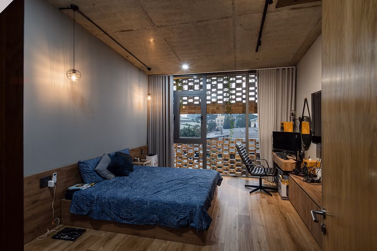 Phòng ngủ kết hợp góc làm việc.