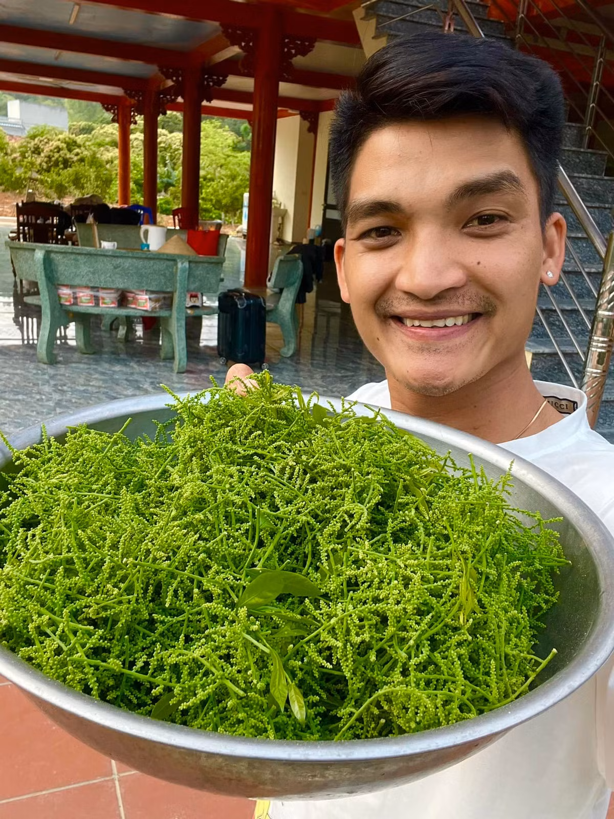 Sau khi giành giải á quân Cười Xuyên Việt 2015, Mạc Văn Khoa dần khẳng định vị trí trong lòng khán giả bằng ngoại hình chân chất, lối diễn xuất tự nhiên và gần gũi. Ảnh: FBNV