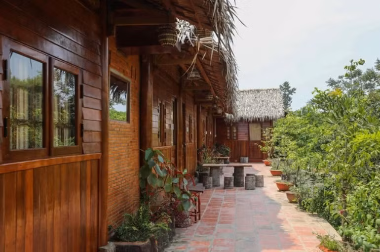 Toàn bộ ngôi nhà được chống đỡ với 36 cột vững chãi và có tổng chi phi xây dựng gần 6 tỷ đồng. Ảnh: Dân trí