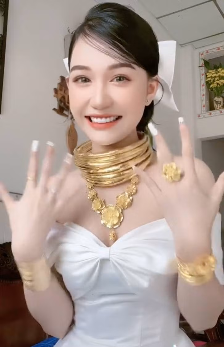 Nhung dam cuoi “ngap trong vang” o mien Tay gay sot mang