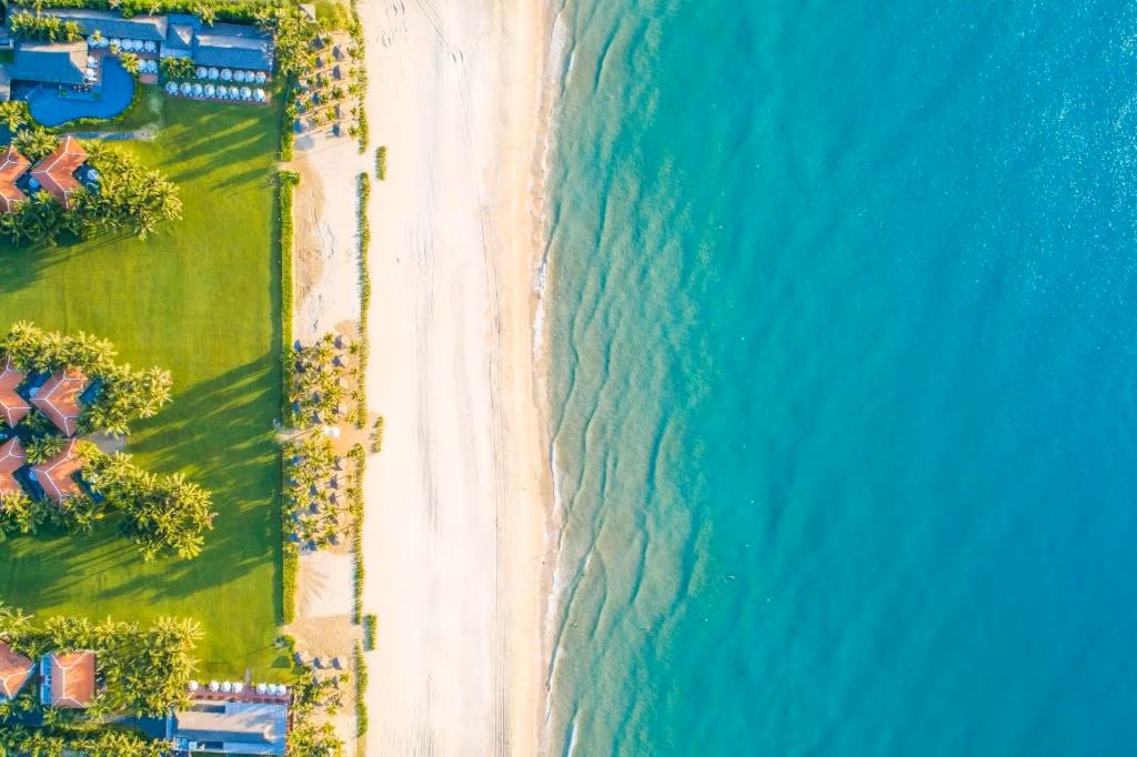 Cũng ở Cam Ranh, The Anam được gọi là "một bức tranh hoàn hảo" với khung cảnh đẹp như mơ.