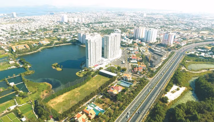 Thi truong bat dong san nam 2022: Con sot “ham hap”?