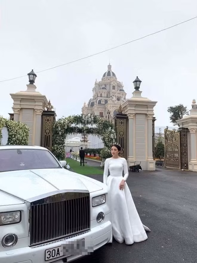 Năm 2019, những hình ảnh về ngôi biệt thự của gia chủ trong đám cưới "200 cây vàng" tại Nam Định khiến dân tình phải xuýt xoa. Ảnh: Lao động