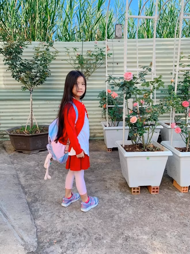 Ngoài thiết kế đẹp mắt, biệt thự của Ốc Thanh Vân còn có điểm nhấn là khu vườn rộng rãi cho các con thoả sức chạy nhảy.