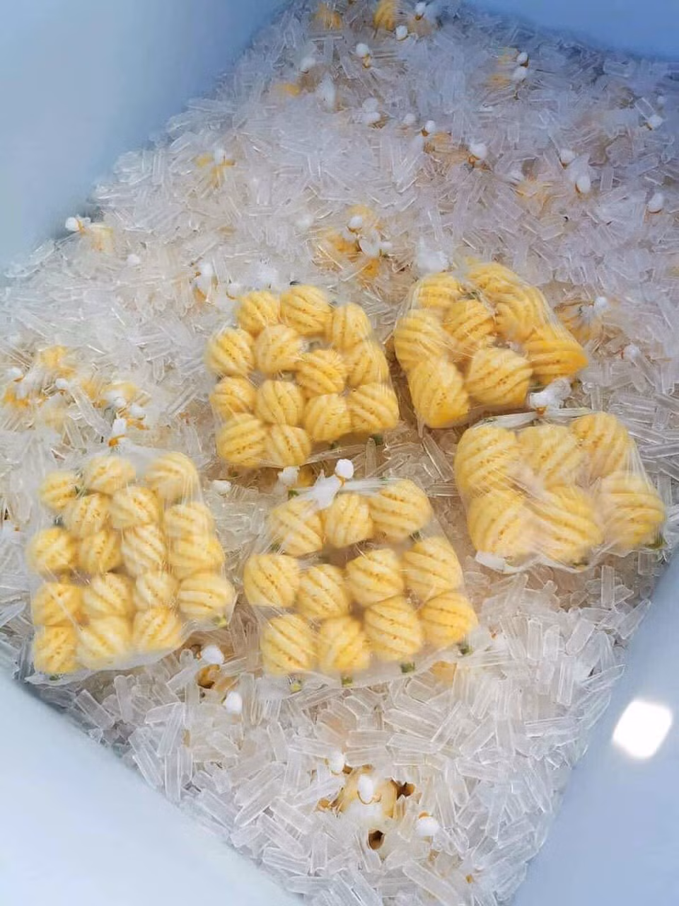 Dứa mini Thái có giá 70.000 đồng/kg (chưa gọt) và 110.000 đồng/kg (gọt sẵn).
