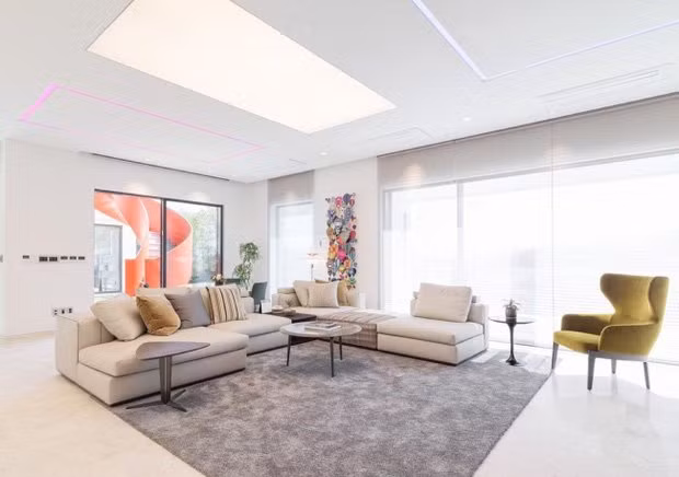 Căn penthouse của Hyun Bin nằm trên tầng 4 một khu biệt thự cao cấp, có diện tích 242,45 m2.