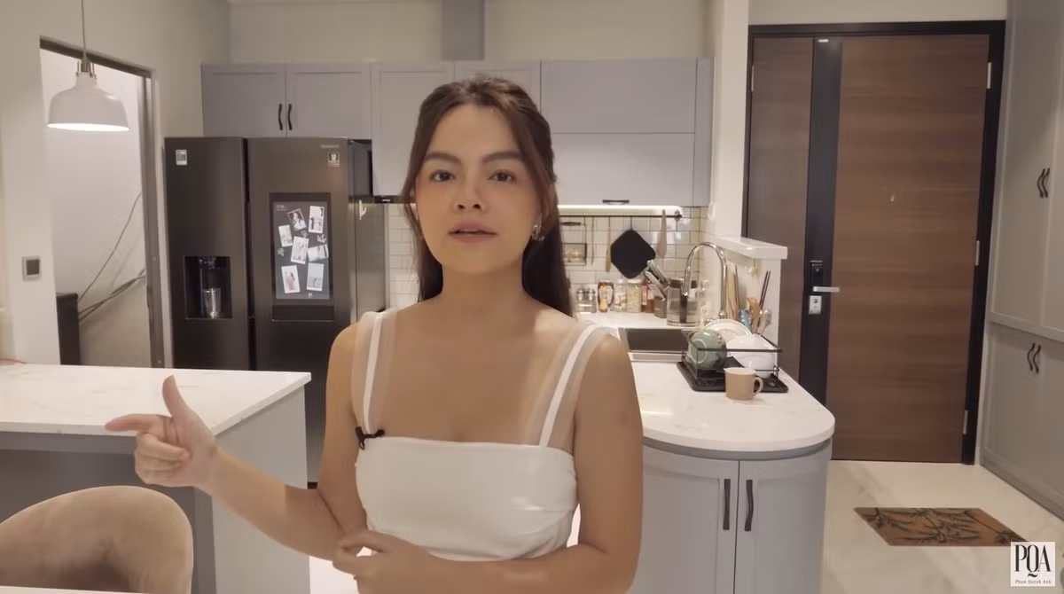 Đặc biệt, nữ ca sĩ đầu tư nội thất thông minh tích hợp công nghệ như tủ lạnh, máy giặt, máy sấy 2 trong 1, tủ chăm sóc quần áo...để tiết kiệm thời gian.
