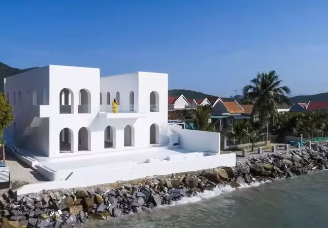 Gần đây nhất, đại gia Đức An đã hoàn thành căn biệt thự đồ sộ hơn 580 m2 ven biển Ninh Phước khiến ai nấy đều trầm trồ. Ảnh: FBNV