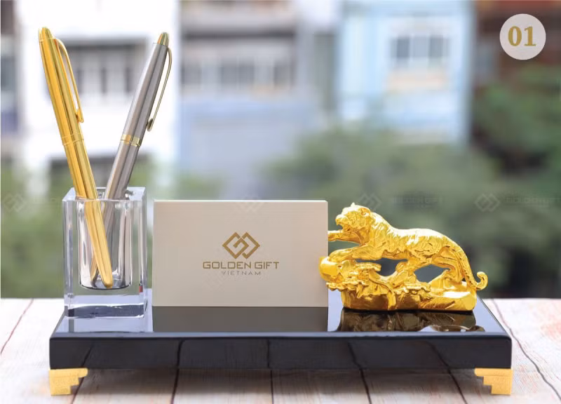 Tượng hổ mạ vàng được thiết kế với nhiều kích thước, mẫu mã khác nhau với giá từ vài triệu tới vài chục triệu đồng. Ảnh: Goldengift.