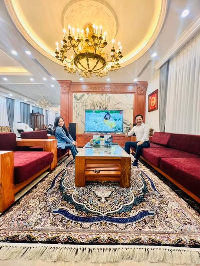 Tấm thảm Ba Tư cho phòng khách thêm phần sang trọng. Nguồn ảnh: FB Tiến Quang