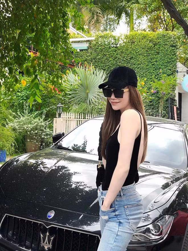 Ngoài ra, Hà Hồ còn sở hữu nhiều siêu xe đắt tiền. Ảnh: FB Ho Ngoc Ha