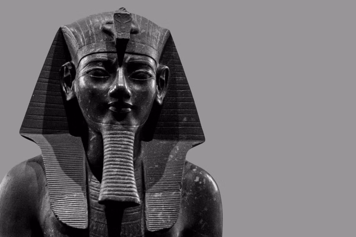 Amenhotep III (1400 trước Công nguyên - 1353 trước Công nguyên) là một trong những vị pharaoh vĩ đại nhất của Ai Cập cổ đại. Vị pharaoh nổi tiếng Ai Cập này rất được thần dân tôn sùng khi còn sống.