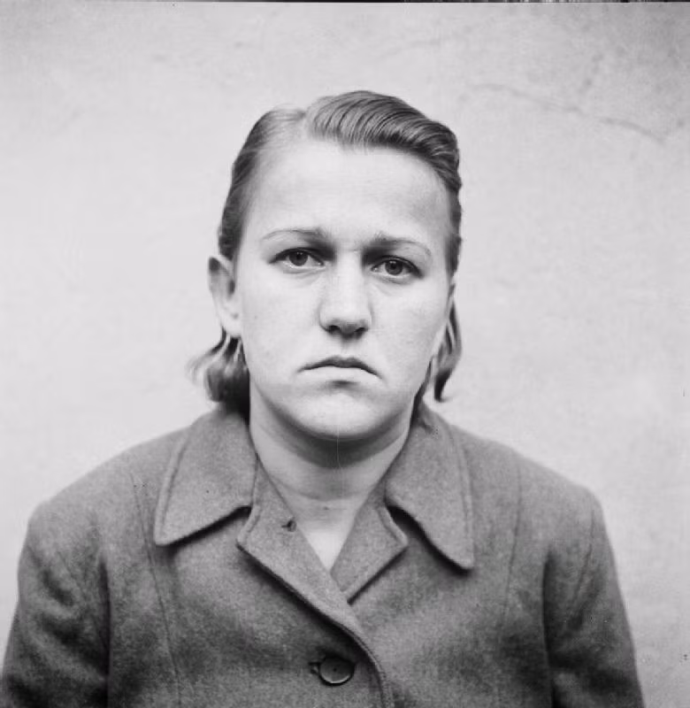 Trong khi đó, Hilde Liesewitz thụ án 1 năm tù.