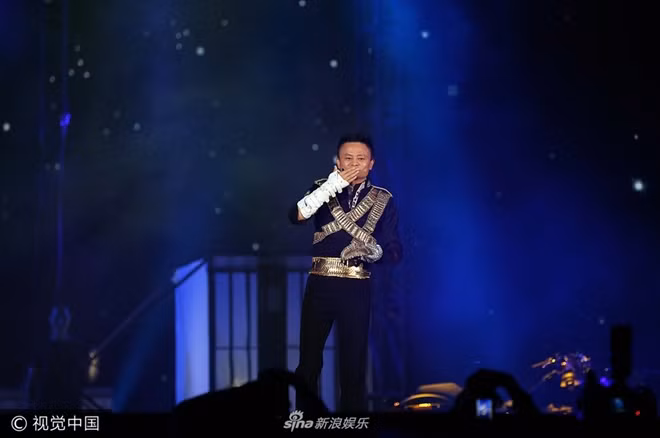 Trong một lần trò chuyện cùng Châu Tinh Trì năm 2013, ông từng tuyên bố sẵn sàng tham gia một vai nhỏ trong phim của vua hài Hong Kong. Ước nguyện này của Jack Ma được hoàn thành khi nhận lời đóng một vai nhỏ trong Tuyệt đỉnh Kung fu 2 của Châu Tinh Trì.