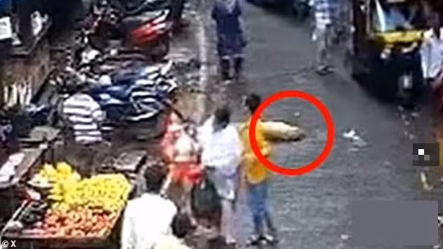 Bé 3 tuổi tử vong vì chú chó rơi từ tầng 5 đè trúng Be 3 tuoi tu vong vi chu cho roi tu tang 5 de trung