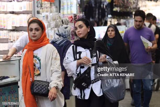 Cảnh đông đúc tại khu chợ Grand Bazaar ở Tehran ngày 22/05/2023.