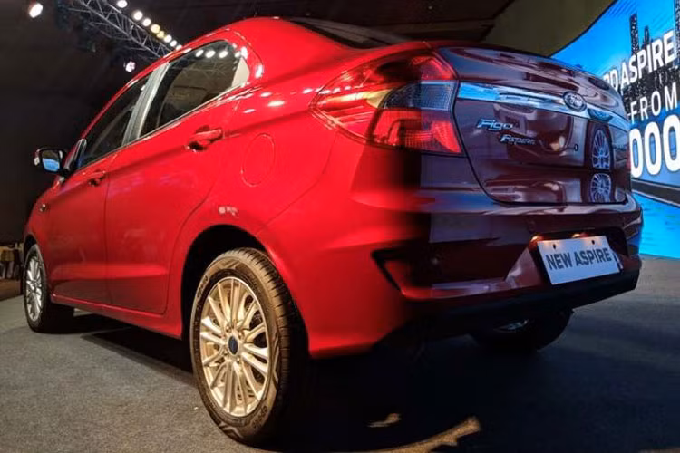 Lựa chọn động cơ thứ 2 của mẫu xe Ford Aspire 2018 sẽ là máy xăng 3 xi-lanh, dung tích 1,5 lít mới lấy từ EcoSport 2018. Động cơ này sản sinh công suất tối đa 123 mã lực và mô-men xoắn cực đại 150 Nm.