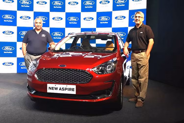 Mới đây, hãng xe ôtô Ford đã chính thức vén màn phiên bản nâng cấp của dòng sedan giá rẻ Ford Aspire tại thị trường Ấn Độ. Bước sang phiên bản 2018, Ford Aspire được cải tiến về thiết kế ngoại thất, bổ sung trang bị nội thất và động cơ xăng mới.