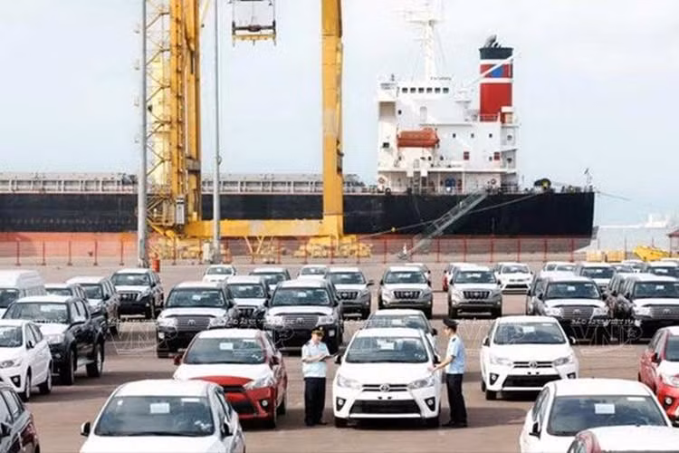 Xe ôtô nhập khan hàng do "ải" Nghị định 116: Sau khi Nghị định 116 được ban hành, quy định về thủ tục, giấy tờ liên quan đến nhập khẩu ôtô tại Việt Nam, nhiều doanh nghiệp đều vướng phải tình trạng không thể nhập xe về phục vụ nhu cầu người tiêu dùng Việt.