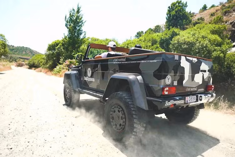 Đây cũng không phải là lần đầu tiên chiếc SUV hạng sang Mercedes-Benz G500 4x4² của vận động viên trượt tuyết 35 tuổi được độ lại. Vào hồi tháng 11 năm ngoái, chiếc Mercedes-Benz G500 4x4² này từng được tăng công suất động cơ dưới tay hãng độ Absolute Motors của Hà Lan.