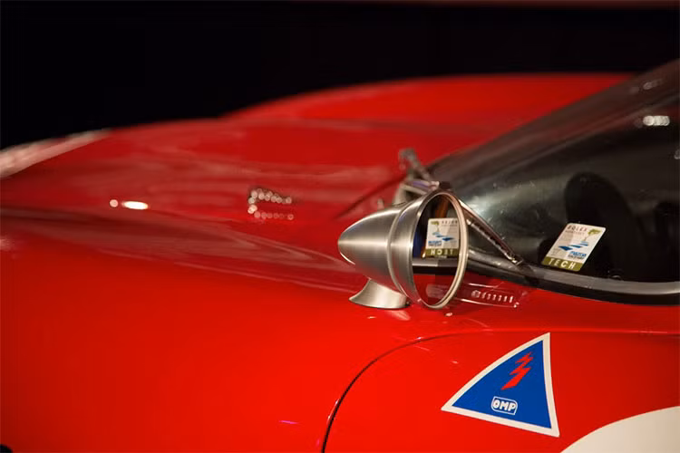 Hãng RM Sotheby tiết lộ người bỏ ra số tiền hơn 1,1 nghìn tỷ đồng để tậu siêu xe Ferrari 250 GTO mang số khung 3413 là một nhà sưu tập nổi tiếng ở Mỹ. Trước đó, siêu xe này thuộc sở hữu của ông Greg Whitten, cựu kiến trúc sư phần mềm trưởng của Microsoft.