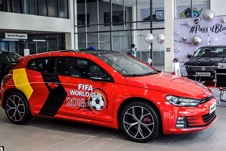 Giống như "người anh em" Scirocco R, Scirocco GTS cũng được trang bị vô-lăng 3 chấu và ghế thể thao. Tuy nhiên thay vì chữ R, logo GTS được gắn ở chấu vô-lăng vị trí 6 giờ và thêu nổi trên lưng mỗi ghế ngồi. Ngoài ra xe còn có bậc bước chân logo GTS, chỉ thêu tương phản màu đỏ và nội thất trang trí bằng viền kim loại bóng.