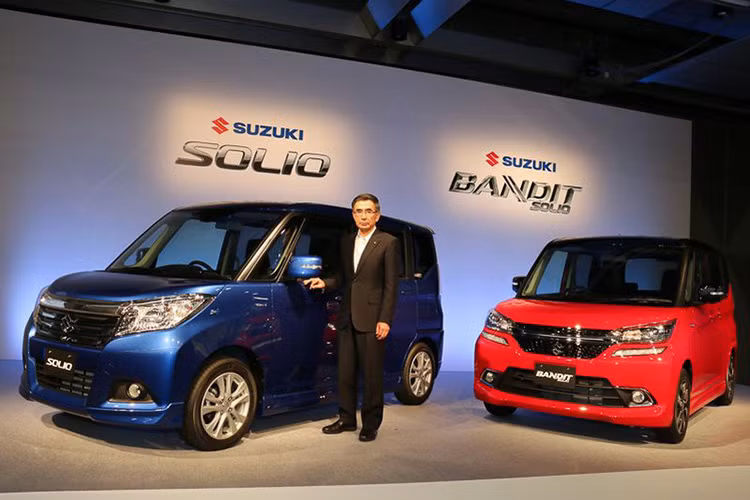  Suzuki Soilo 2016 có chiều dài 3,71 mét, rộng 1,625 mét, cao 1,745 mét và chiều dài trục cơ sở 2,515 mét tăng 3cm so với mẫu Solio trước đó. Tuy nhiên, trọng lượng xe giảm nhẹ hơn tới 100 kg.