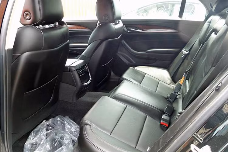 Cadillac CTS 2015 tại Việt Nam sở hữu động cơ động cơ 4 xi-lanh tăng áp, dung tích 2.0L công suất tối đa 272 mã lực và mô-men xoắn cực đại 400 Nm.