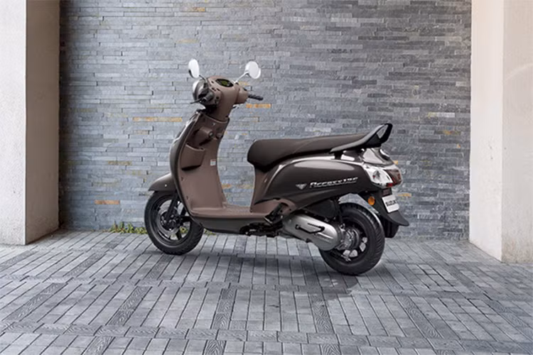 Xe cũng được trang bị bộ khởi động dễ dàng đặc trưng của Suzuki. Mức giá xe Suzuki Access 125 2024 thay đổi khác nhau tùy vùng miền, dao động từ 86.074 rupee (khoảng 25,6 triệu đồng) khi quy đổi ra tiền Việt theo tỷ giá hiện tại.