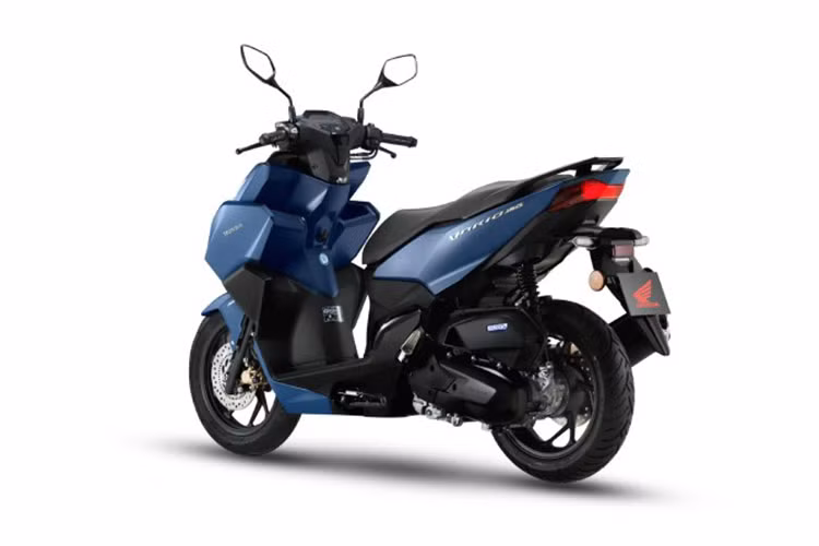 Sức mạnh xe đến từ động cơ đơn xi lanh, dung tích 157cc, thiết kế 4 valve, làm mát bằng chất lỏng. Khối động cơ này cho phép xe đạt công suất tối đa 15,3 mã lực tại 8.500 vòng/phút và mô-men xoắn cực đại 13,8 Nm tại 7.000 vòng/phút. Sức mạnh xe được truyền tới bánh sau xe qua bộ hộp số vô cấp CVT và dây đai.