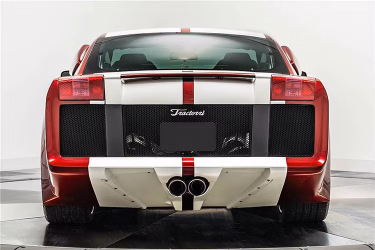 Có thể thấy, các chất liệu siêu xe của Lamborghini chỉ đóng vai trò nền tảng và Ford Mustang đã "hiến" phần lớn bộ vỏ đầy cá tính.