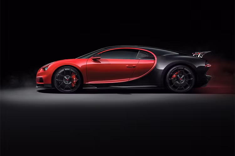 Bugatti Chiron Sport phiên bản 2019 sẽ có giá rơi vào khoảng 3,2 triệu USD (tương đương khoảng 72,8 tỷ đồng) tại thị trường Mỹ khi được bán ra, đã bao gồm các loại thuế. Xe sẽ có mặt tại Geneva Motor Show 2018.