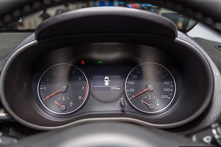 Các trang bị an toàn tiêu chuẩn của Kia Picanto phiên bản nâng cấp cho 2019 gồm có hệ thống 6 túi khí, phanh ABS, phân phối lực phanh điện tử EBD, hỗ trợ phanh khẩn cấp, cân bằng điện tử, hỗ trợ khởi hành ngang dốc và dây an toàn trẻ em ISOFIX phía sau.