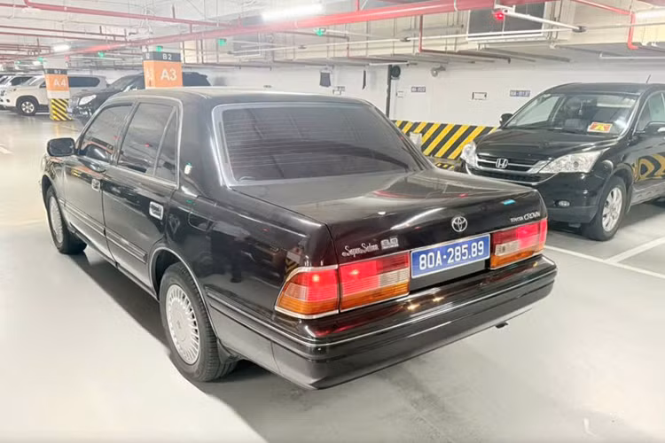 Cụ thể, phiên đấu giá này bao gồm bốn chiếc ôtô đã qua sử dụng, gồm hai chiếc Toyota Camry 3.0 (đưa vào sử dụng năm 2002 và 2005) và hai chiếc Toyota Crown 3.0 (đưa vào sử dụng năm 1996 và 1998).