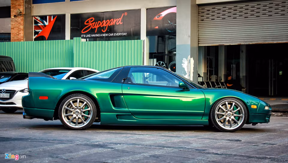 NSX là dự án cực kỳ nguy hiểm đối với Honda, một công ty vào cuối những năm 1980 chưa có vị thế lớn như ngày nay. Người sáng lập Honda, ông Soichiro Honda hoạt động tại công ty với vai trò "Cố vấn tối cao" là người định hướng theo đuổi những thành tựu kỹ thuật cho Honda. Và NSX là một trong những thành quả.