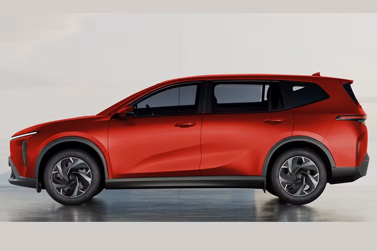 Mức giá xe VinFast Limo Green 2025 khởi điểm là 749 triệu đồng, thời gian giao xe dự kiến vào tháng 8/2025. Xe được đánh giá là có tính cạnh tranh cao trong phân khúc MPV, nơi có sự góp mặt của những cái tên quen thuộc như Mitsubishi Xpander (658 triệu đồng) hay Toyota Veloz Cross (660 triệu đồng).