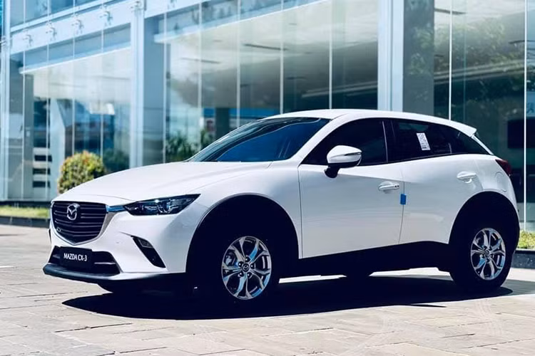 Sự xuất hiện của Mazda CX-3 1.5L AT mới sẽ tăng thêm lựa chọn cho người tiêu dùng Việt khi tìm đến phân khúc SUV cỡ B. Với những ai chỉ cần một mẫu xe có kích thước nhỏ gọn, trang bị cơ bản và giá hợp túi tiền thì đây là lựa chọn đáng cân nhắc.