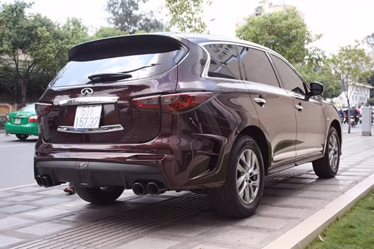 Là hàng xịn, không phải hàng độ hay copy tràn lan nên các chi tiết được làm khít khao, nuột nà đẹp mắt, xứng đáng với giá trị tiền tỷ và đẳng cấp của Infiniti QX60.