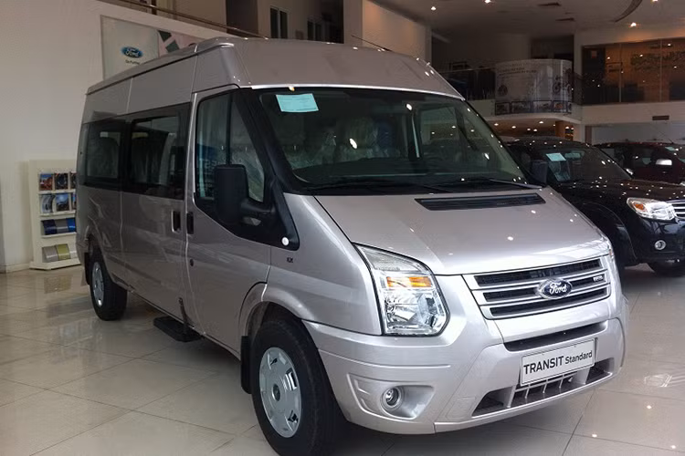Trieu hoi hon 1000 xe Ford Transit 