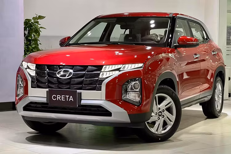  Hyundai Creta: 1.218 xe Trong tháng 11/2023, doanh số của Hyundai Creta đã giảm nhẹ 1,3% xuống còn 1.218 xe. Tuy nhiên, mẫu xe Hàn Quốc này vẫn duy trì được vị thế bán chạy nhất phân khúc SUV cỡ B, tương tự tháng 10/2023. Đồng thời, Hyundai Creta cũng tiếp tục lọt vào danh sách 10 mẫu xe bán chạy nhất Việt Nam trong tháng 11, đứng thứ 6 toàn thị trường. 