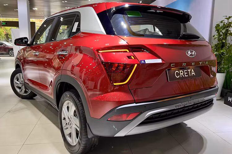 Cộng dồn trong 11 tháng đầu năm nay, Hyundai Creta đã đạt doanh số 8.766 xe. Với con số này, Hyundai Creta có tiềm năng vượt qua Toyota Corolla Cross để trở thành SUV cỡ B bán chạy nhất Việt Nam năm 2023. Sự thành công của Hyundai Creta là sự kết hợp giữa nhiều yếu tố như thiết kế trẻ trung, thời trang, giá bán hợp lý và trang bị đầy đủ. 
