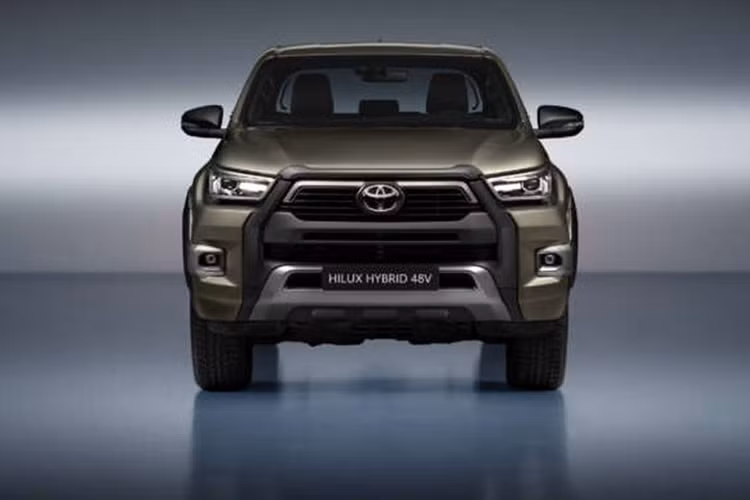 Hôm qua, ngày 1/2/2024, hãng Toyota đã chính thức vén màn phiên bản nâng cấp của dòng xe bán tải Hilux ở thị trường Úc. Phiên bản Toyota Hilux 2024 mới này trình làng chỉ vài ngày sau khi hãng Toyota phải dừng xuất xưởng dòng xe Hilux vì bê bối gian lận thử nghiệm chứng nhận động cơ diesel.