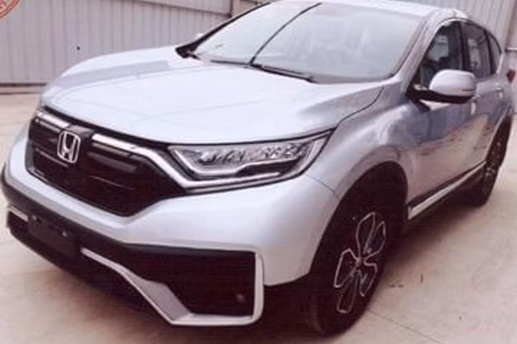 Không có thay đổi nào về hiệu suất động cơ, xe vẫn sử dụng động cơ 4cyl dung tích 1.5L tăng áp cho công suất tối đa 188 mã lực tại 5.600 vòng/phút và mô men xoắn cực đại 240Nm đạt được tại dải vòng tua 2.000 – 5.000 vòng/phút. Sức mạnh được truyền xuống cầu trước thông qua hộp số tự động biến thiên vô cấp (CVT).