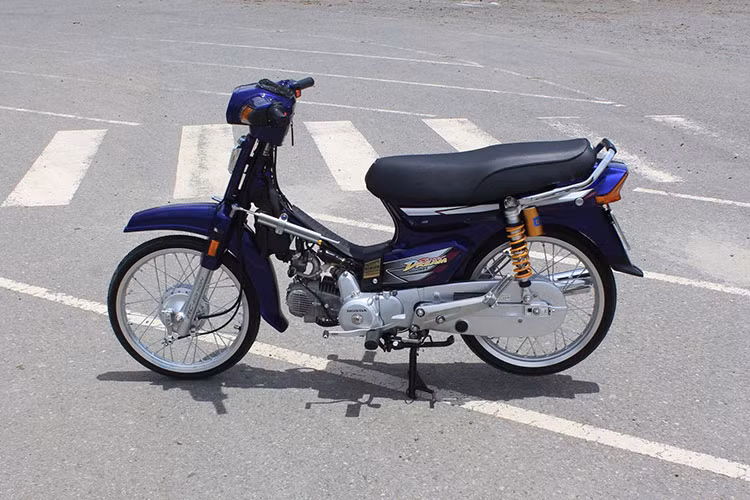 Là chiếc xe số "thần thánh" đã gắn liền với nhiều thế hệ người Việt, xe máy Honda Dream II thường được giới bikers độ lại theo phong cách "xe kiểng", với các phụ kiện "hàng hiệu" để trang trí lại cho chiếc xe trẻ trung, thể thao và hiện đại hơn so với nguyên bản.